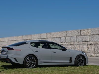 Kia Stinger_Ceramic Silver_Lagune_se_02